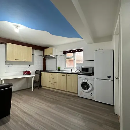 Modern & Cosy Near Centre Leeds (West Yorkshire)