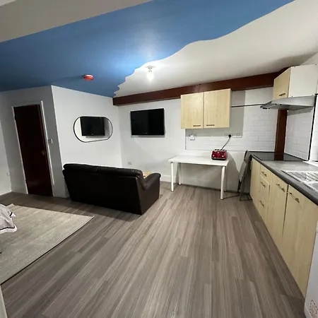 Modern & Cosy Near Centre Apartamento