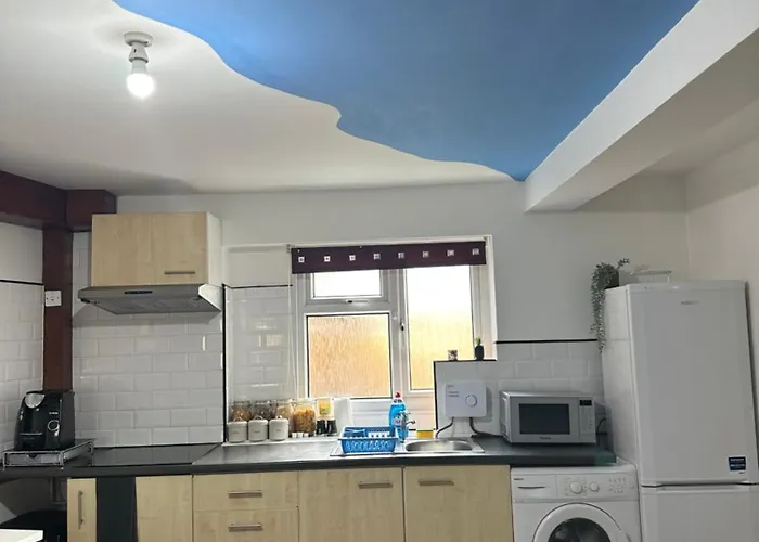 Modern & Cosy Near Centre