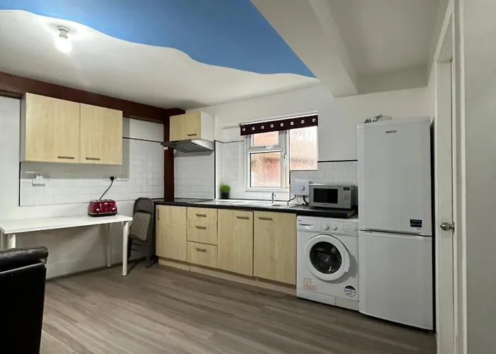 Modern & Cosy Near Centre Λιντς